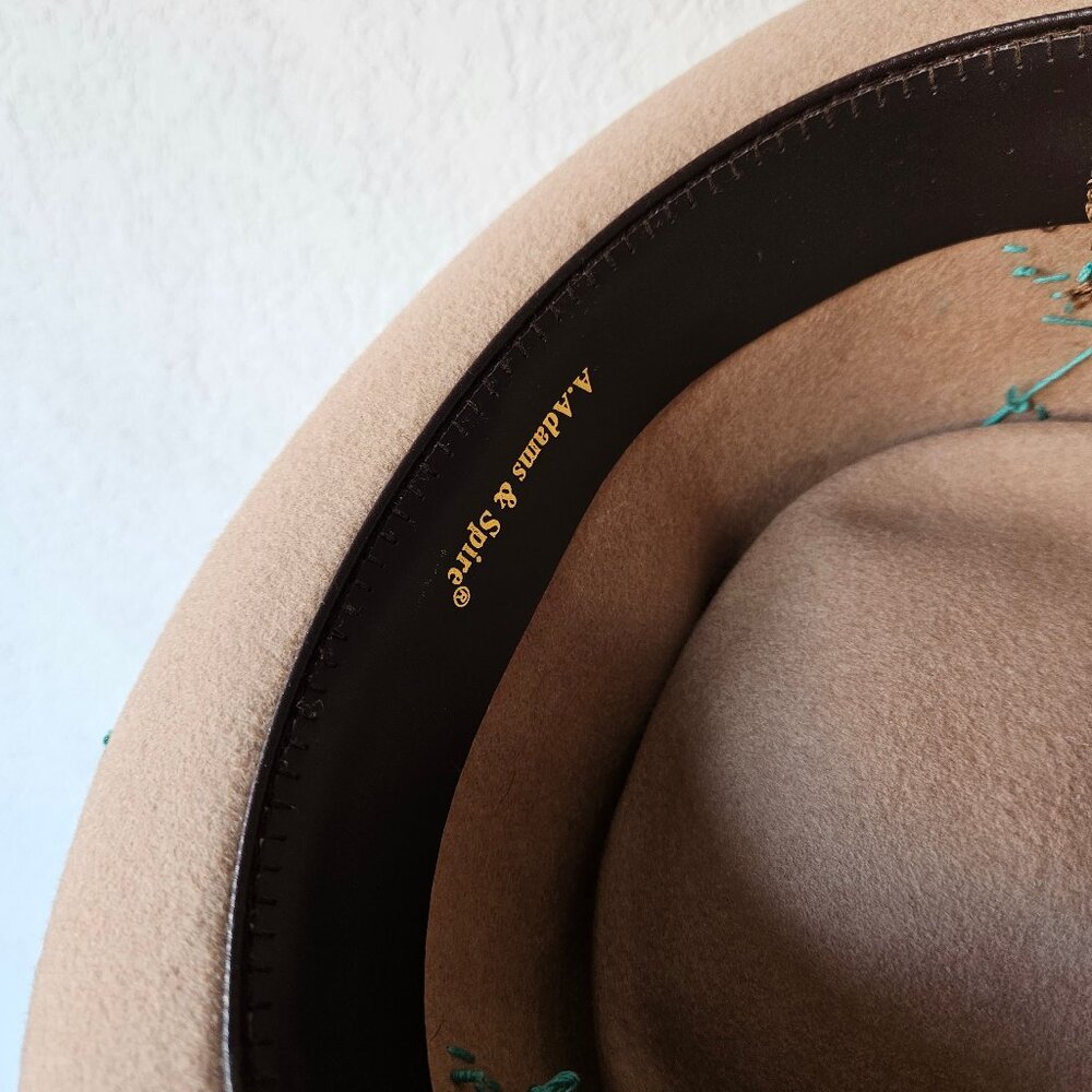 Vintage Tan A. Adams & Spire Hat with OOAK Hand Embroidery Bees Bugs L 7 1/2 - Picture 8 of 9